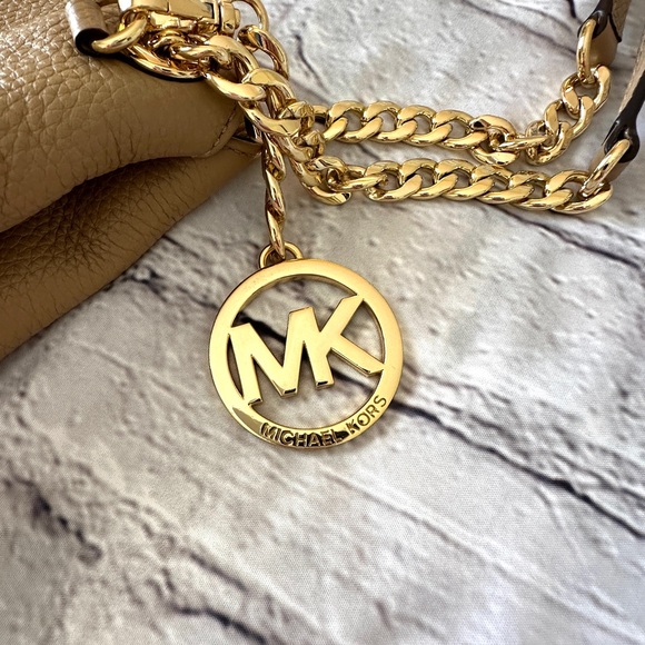 Michael Kors Neutral beige Jet Set Chain Shoulder Bag - Picture 14 of 16